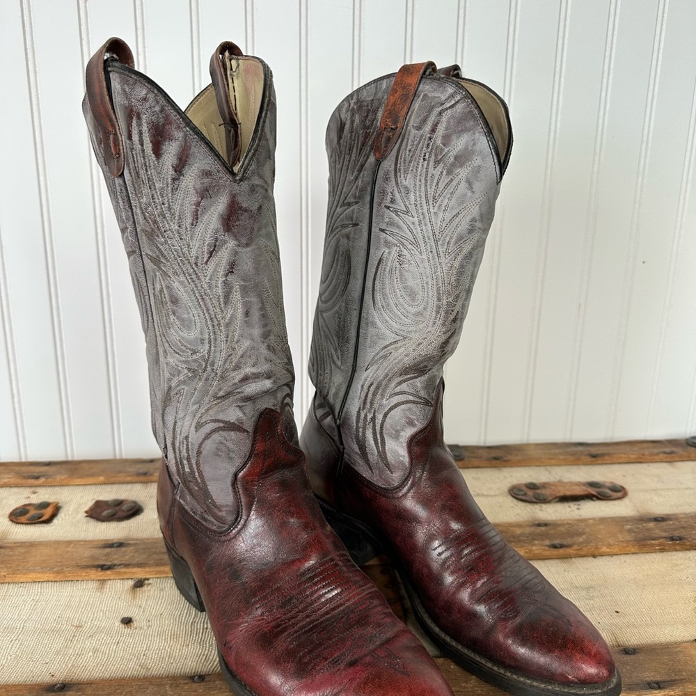 Unisex Cowboy Western Boots with Pointed Toe